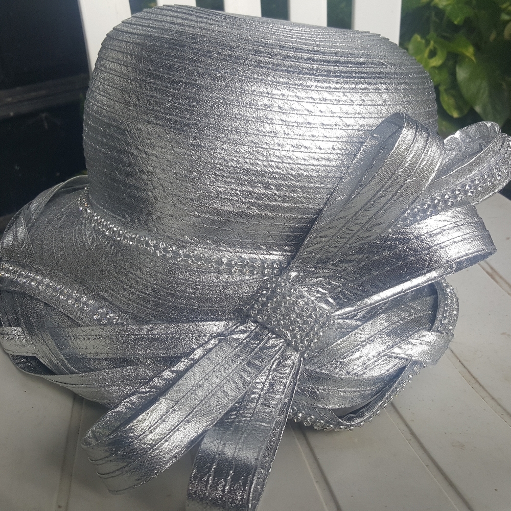 Charm' s 22 1/2 inch Silver Church hat